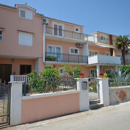 Apartments And Room Zinka Vodice Exterior foto