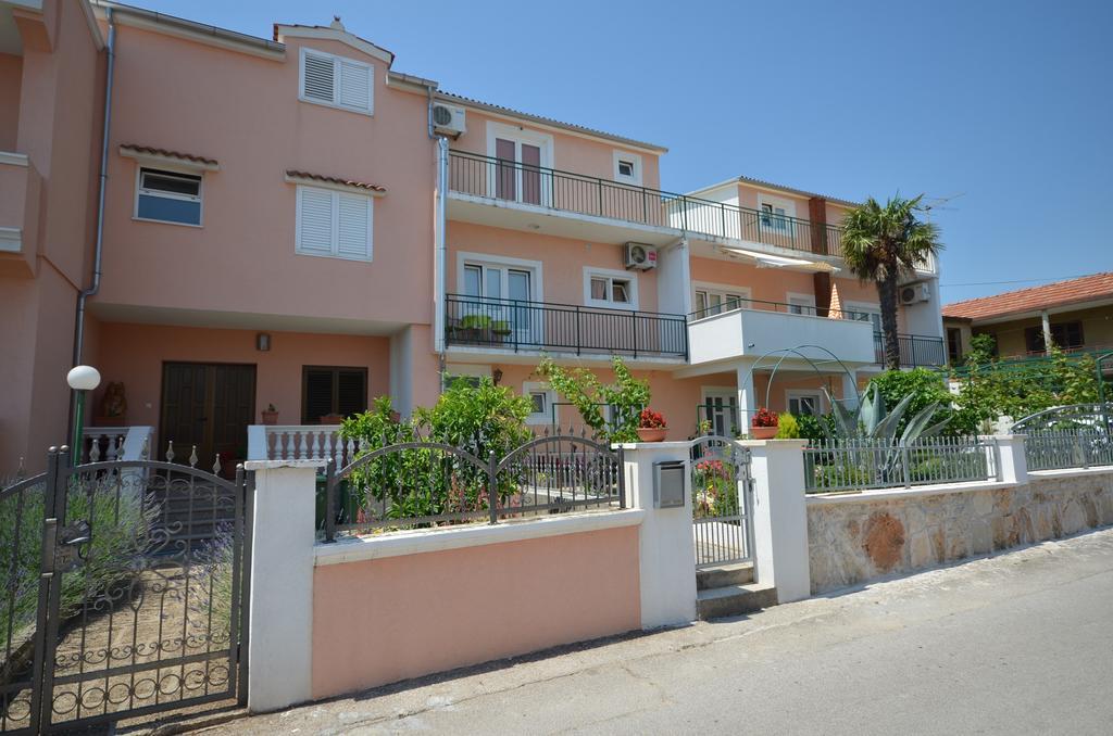 Apartments And Room Zinka Vodice Exterior foto