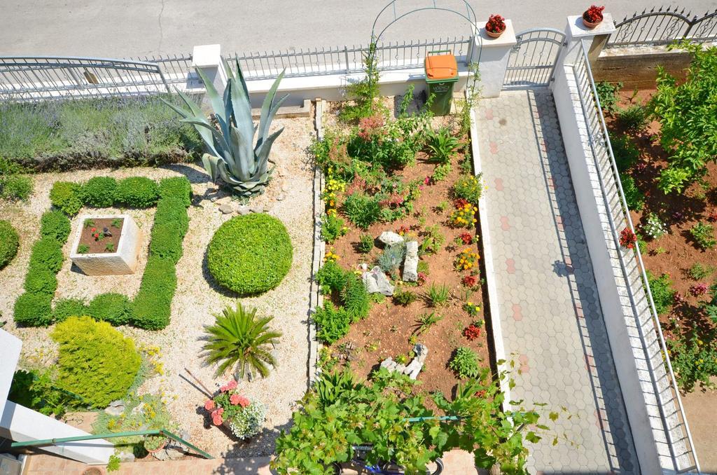 Apartments And Room Zinka Vodice Exterior foto
