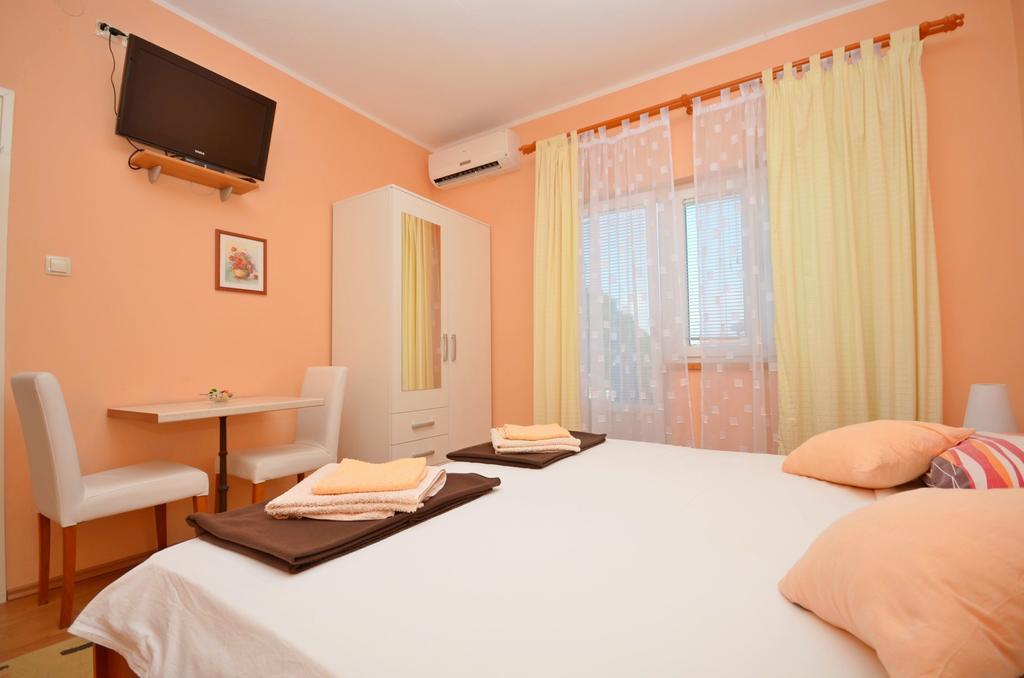 Apartments And Room Zinka Vodice Exterior foto
