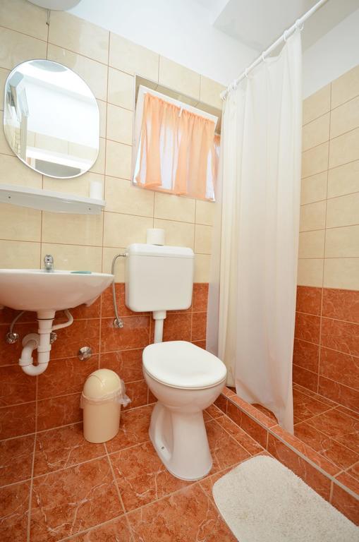 Apartments And Room Zinka Vodice Exterior foto